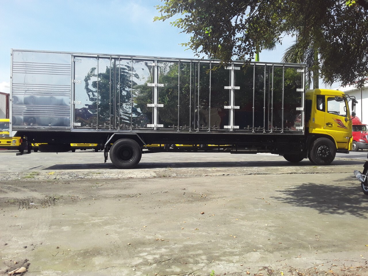 Xe tải dongfeng 8t 6 máy siêu khỏe thùng kín dài 10m nhanh thu hồi vốn