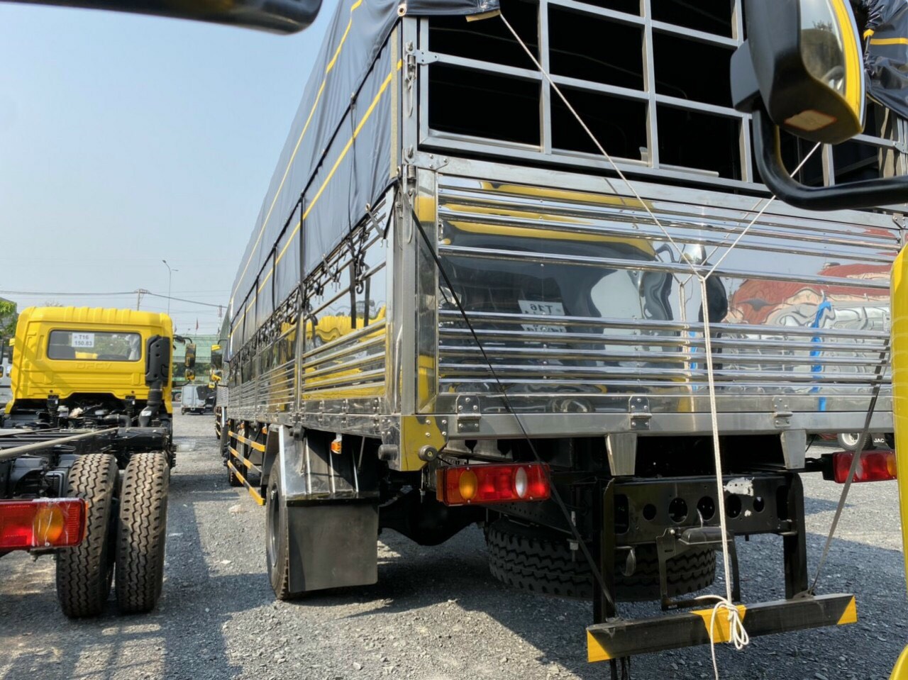 Xe tải 8t 6 máy Hoàng Huy DongFeng nhập khẩu ngân hàng hỗ trợ 75% 
