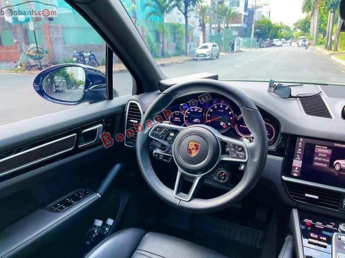 Bán ô tô Porsche Cayenne sản xuất 2019, màu trắng, nhập khẩu 