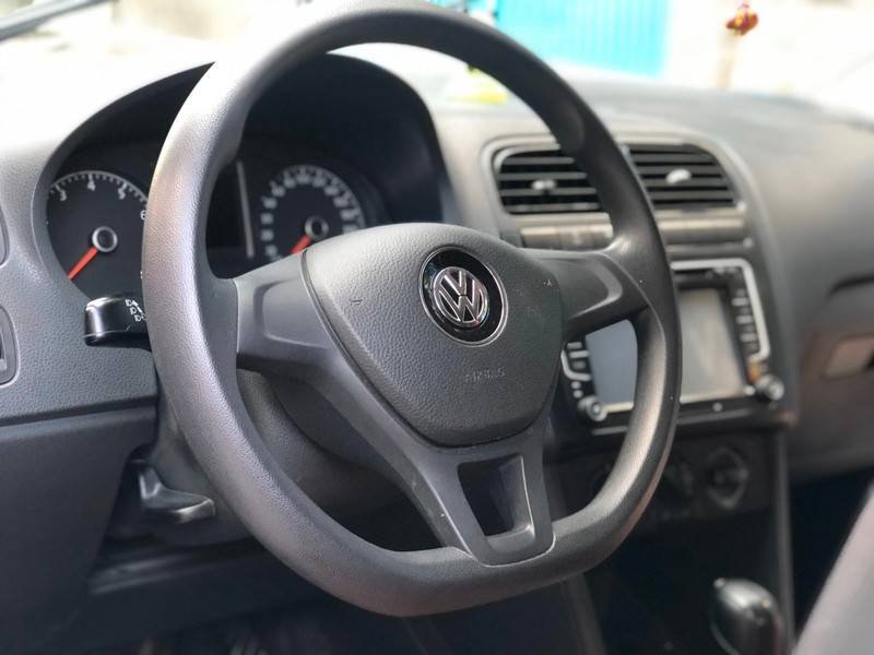 Bán Volkswagen Polo sản xuất 2016, màu trắng, nhập khẩu xe gia đình, 499tr
