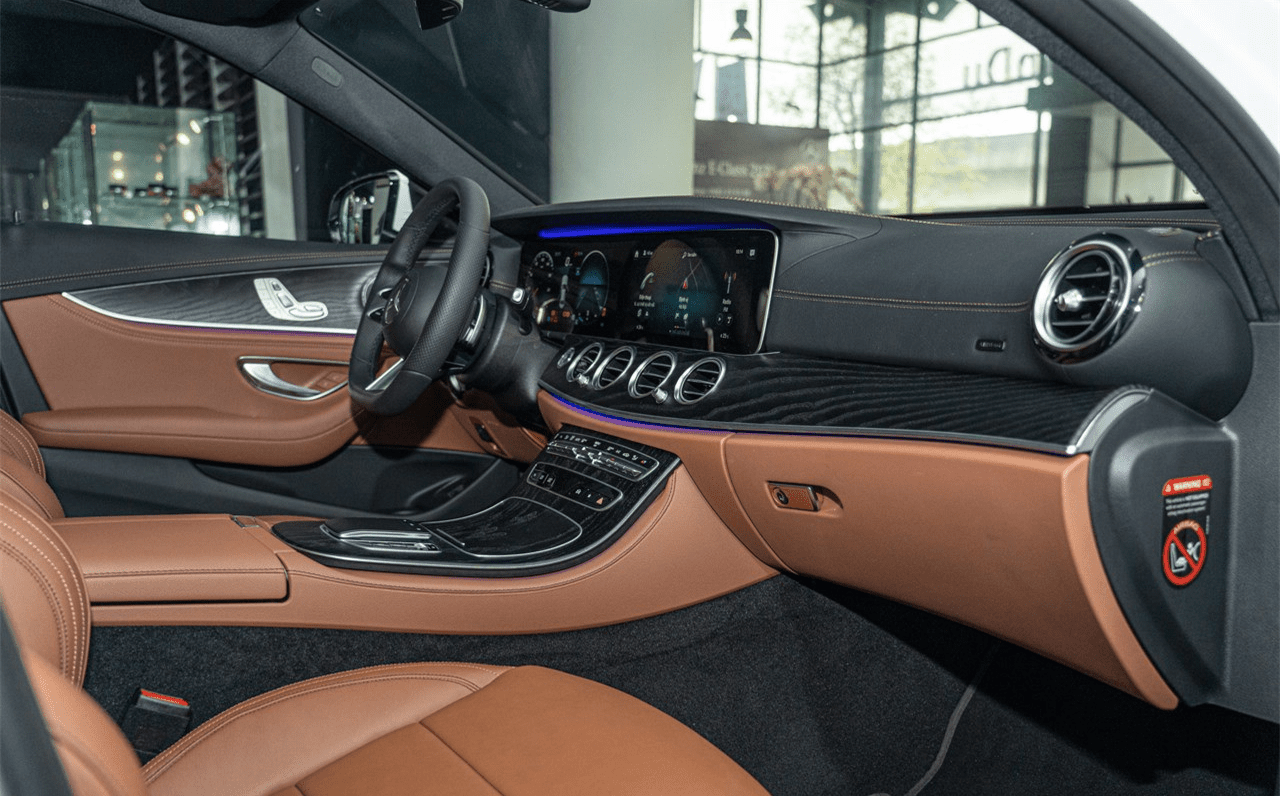 Mercedes-Benz AMG 2021 - [New] E300 AMG trắng nội thất nâu, giao ngay tháng  3/2022