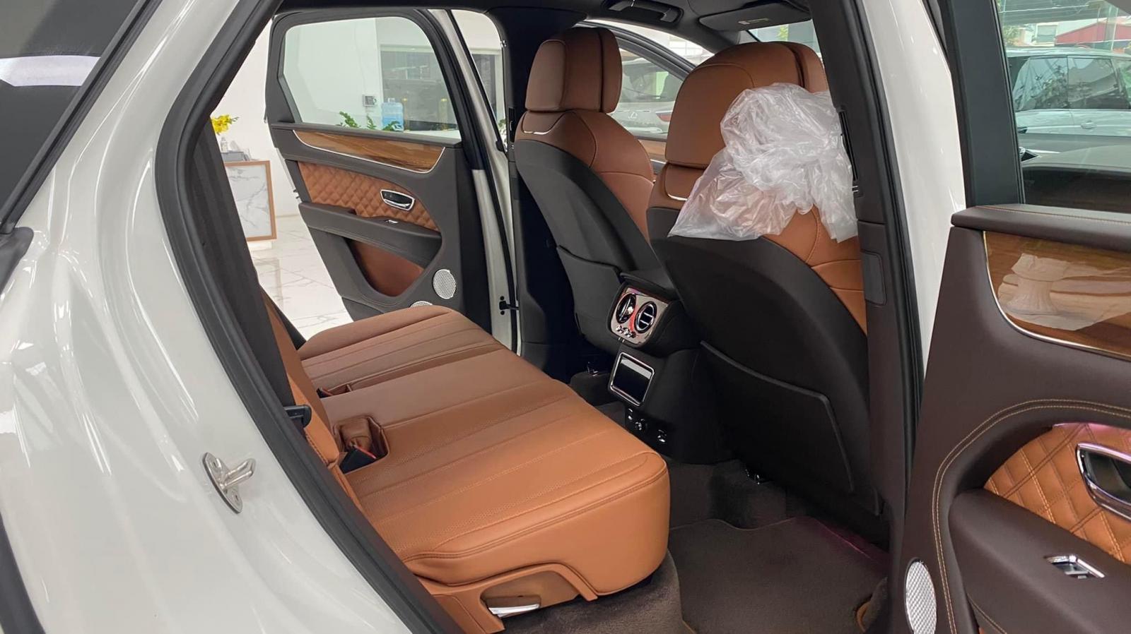 Cần bán xe Bentley Bentayga First Edition 2022, màu trắng, nhập khẩu