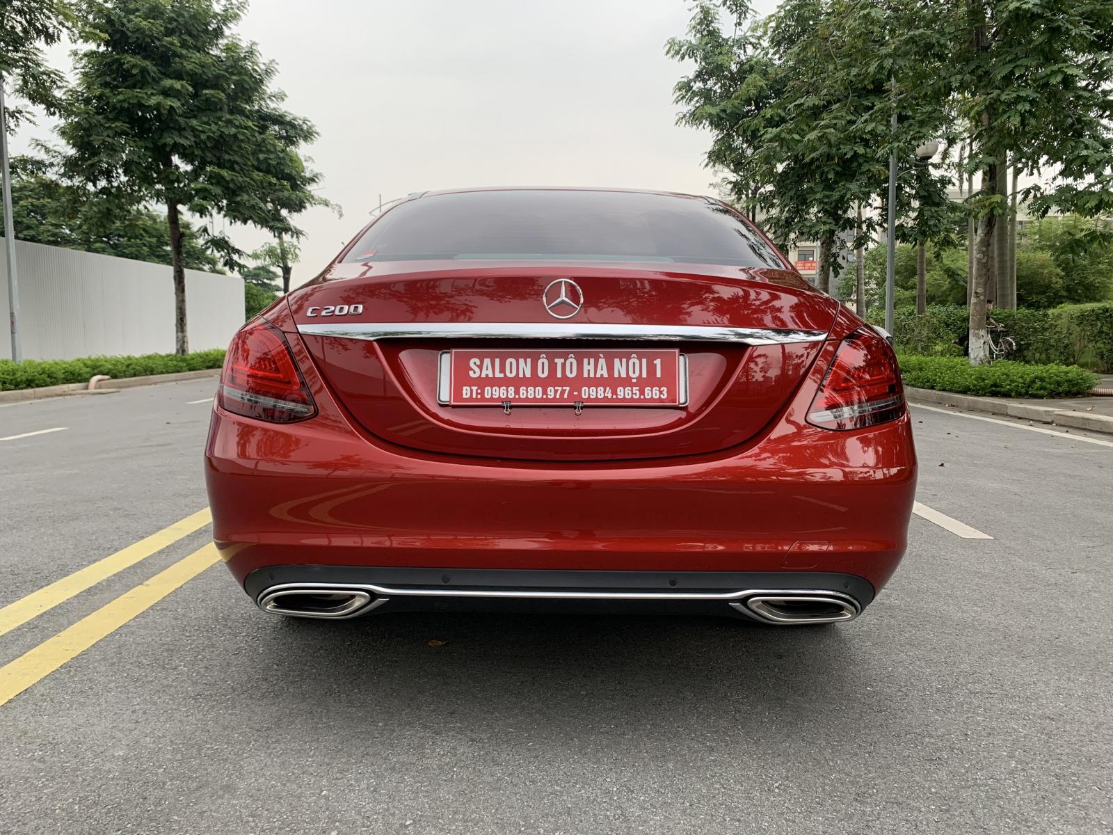Bán xe Mercedes C200 Exclusive màu đỏ biển Hà Nội
