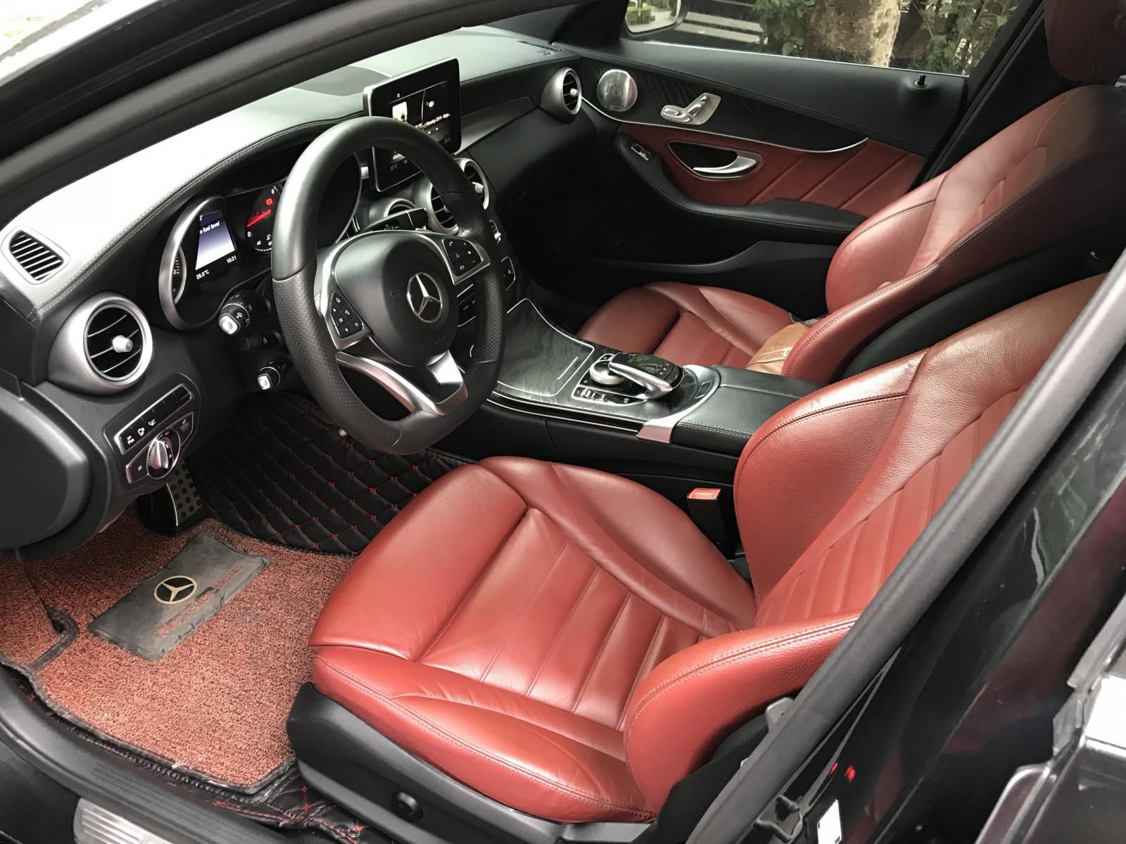 Mercedes-Benz C300 2015 - Màu đen nội thất đỏ cá tính, thể thao