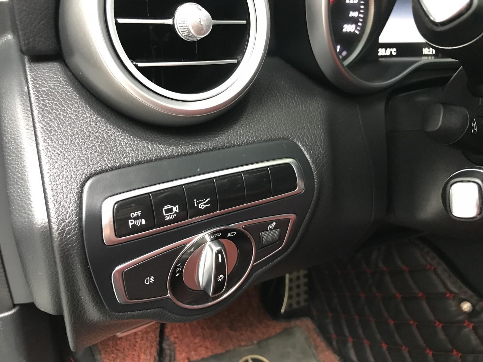 Mercedes-Benz C300 2015 - Màu đen nội thất đỏ cá tính, thể thao