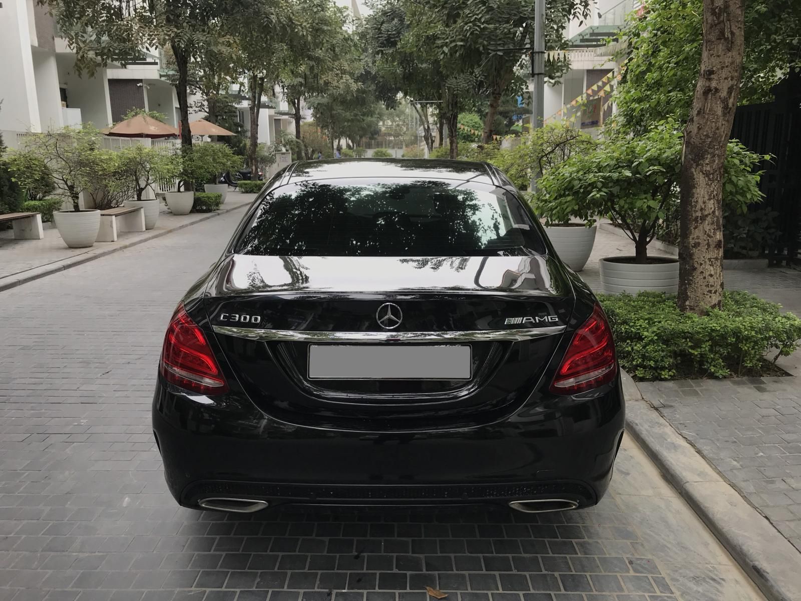 Mercedes-Benz C300 2015 - Màu đen nội thất đỏ cá tính, thể thao