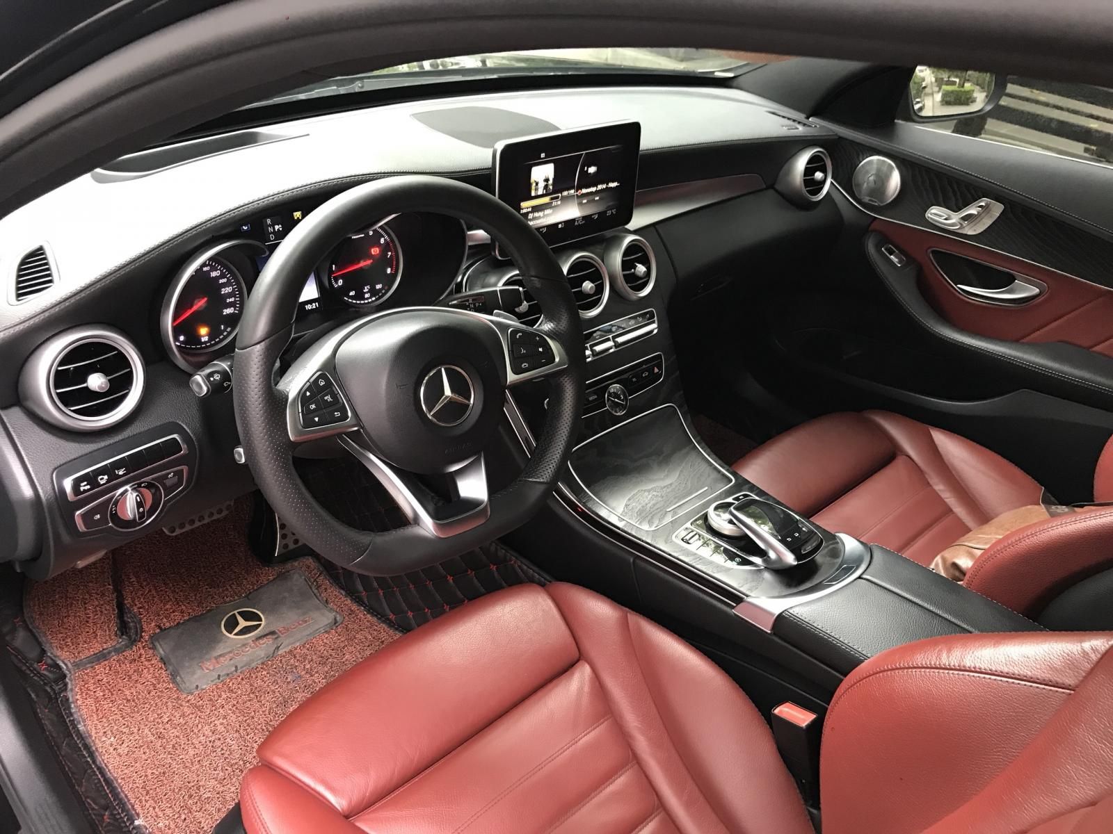 Mercedes-Benz C300 2015 - Màu đen nội thất đỏ cá tính, thể thao