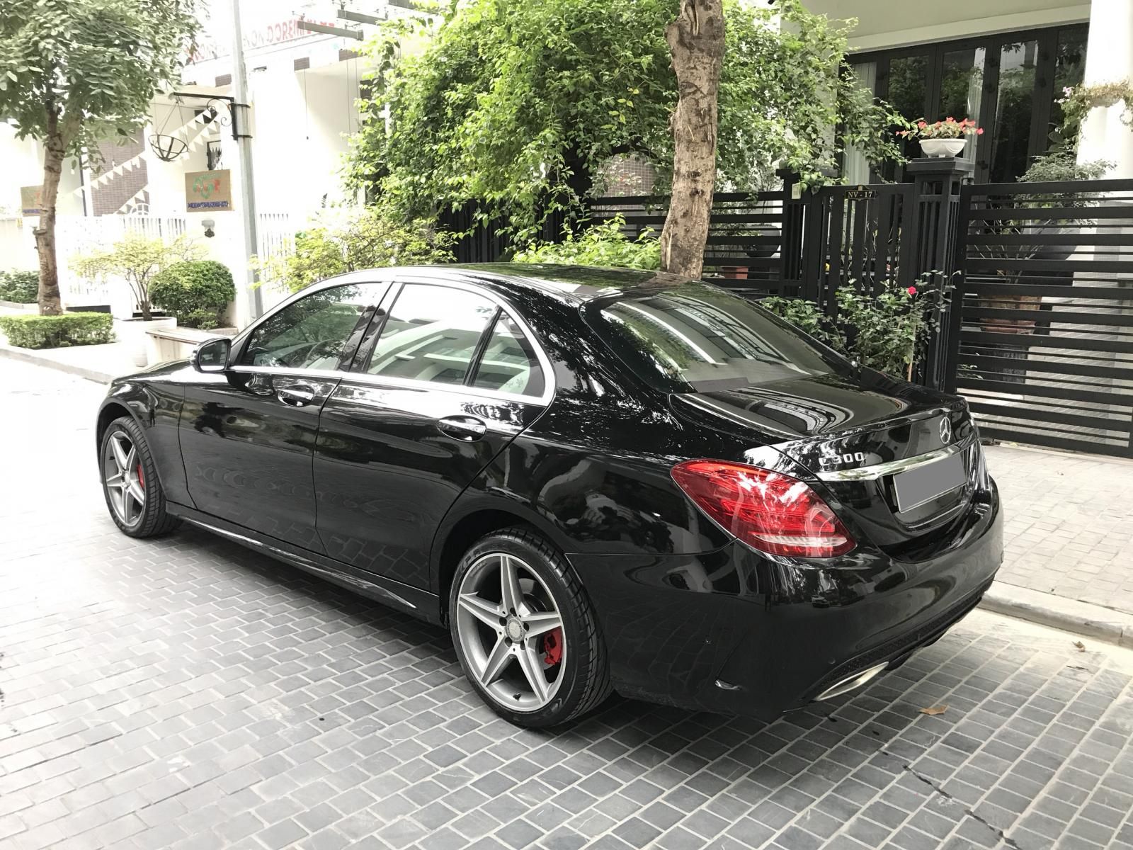 Mercedes-Benz C300 2015 - Màu đen nội thất đỏ cá tính, thể thao