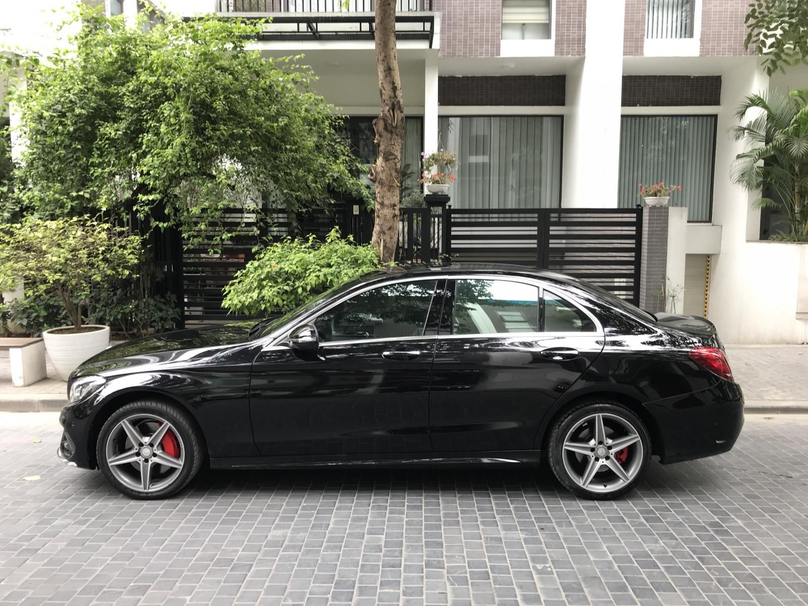 Mercedes-Benz C300 2015 - Màu đen nội thất đỏ cá tính, thể thao