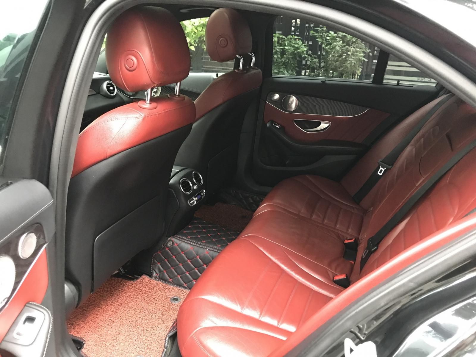 Mercedes-Benz C300 2015 - Màu đen nội thất đỏ cá tính, thể thao