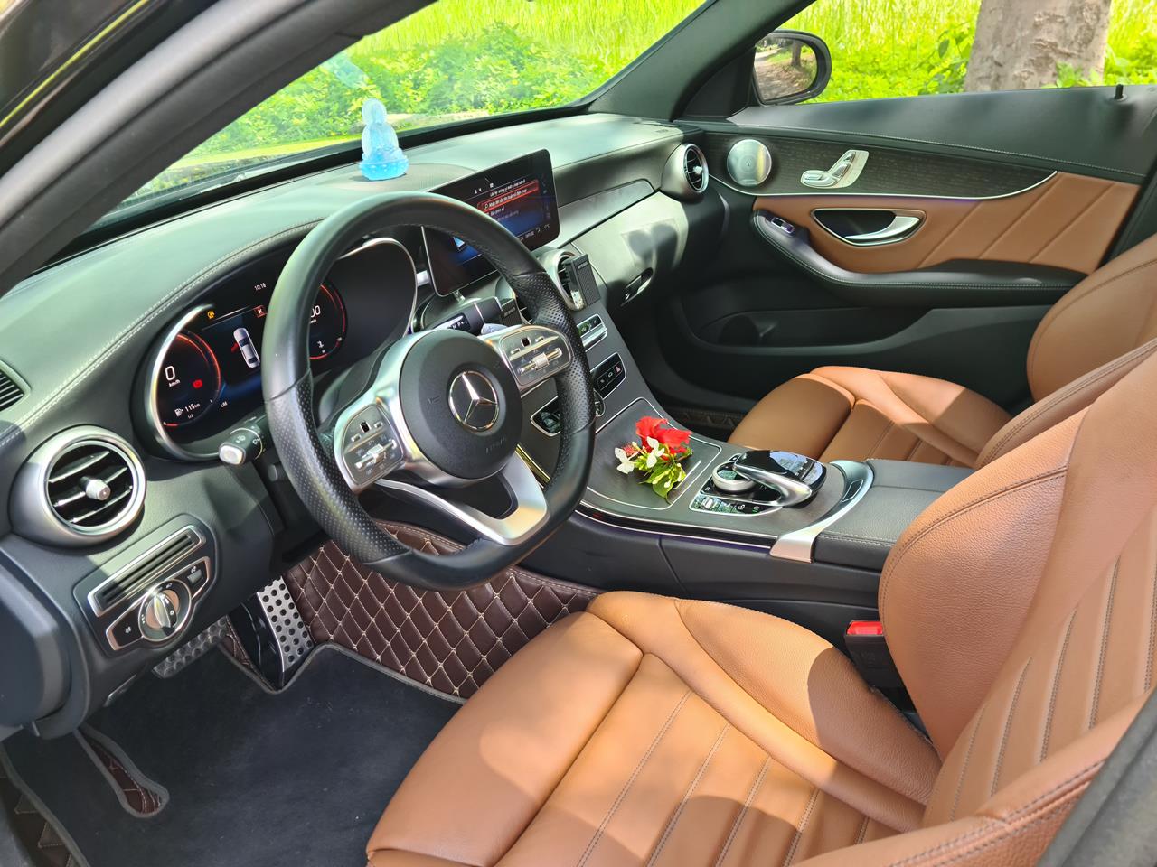 Mercedes-Benz C300 2018 - Mercedes-Benz C300 AMG cũ 2019, màu đen-nội thất Nâu 