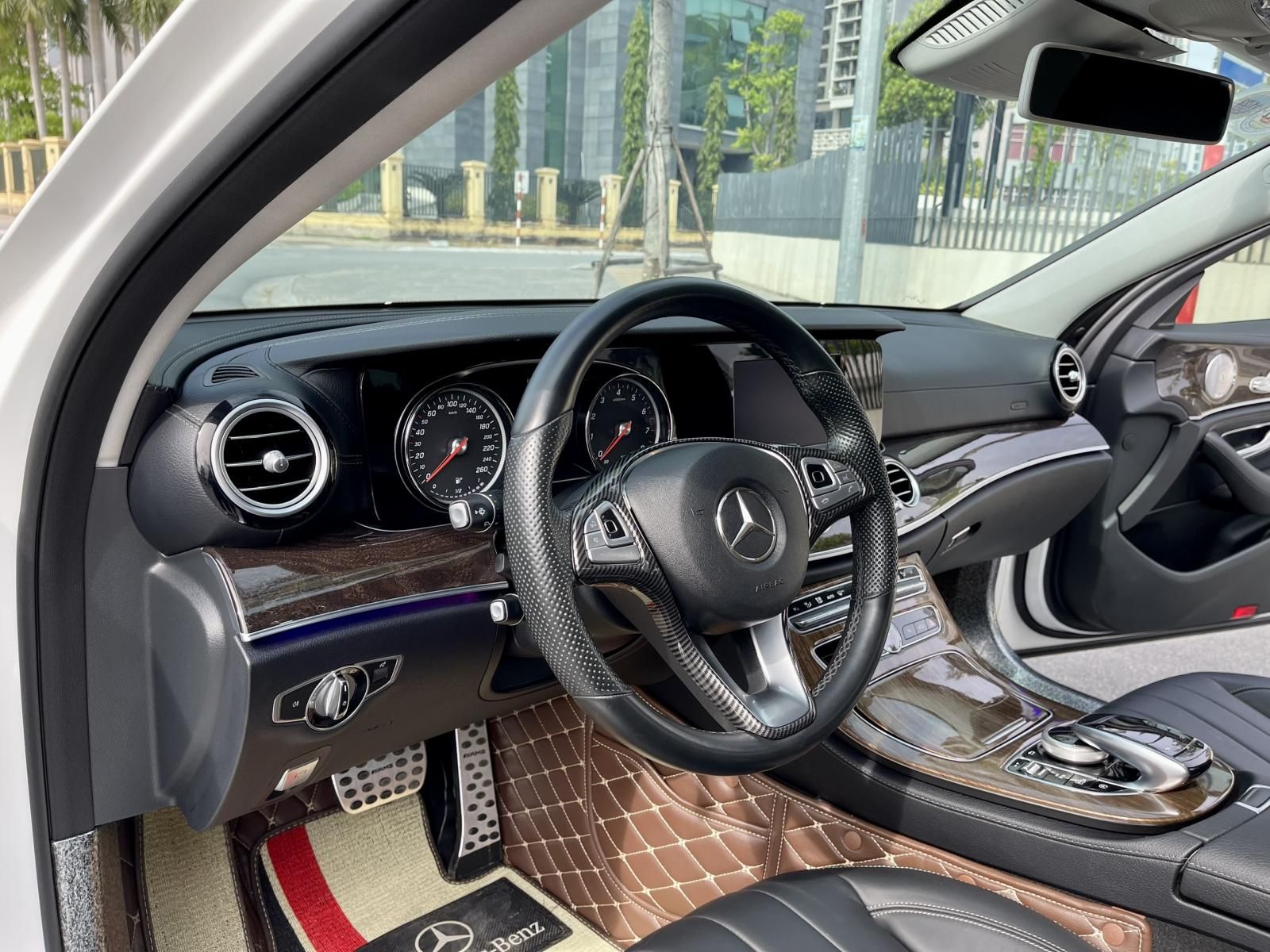 Mercedes-Benz E250 2016 - Chính 1 chủ từ mới - Gốc Hà Nội, đi đúng 4,5 vạn km xịn