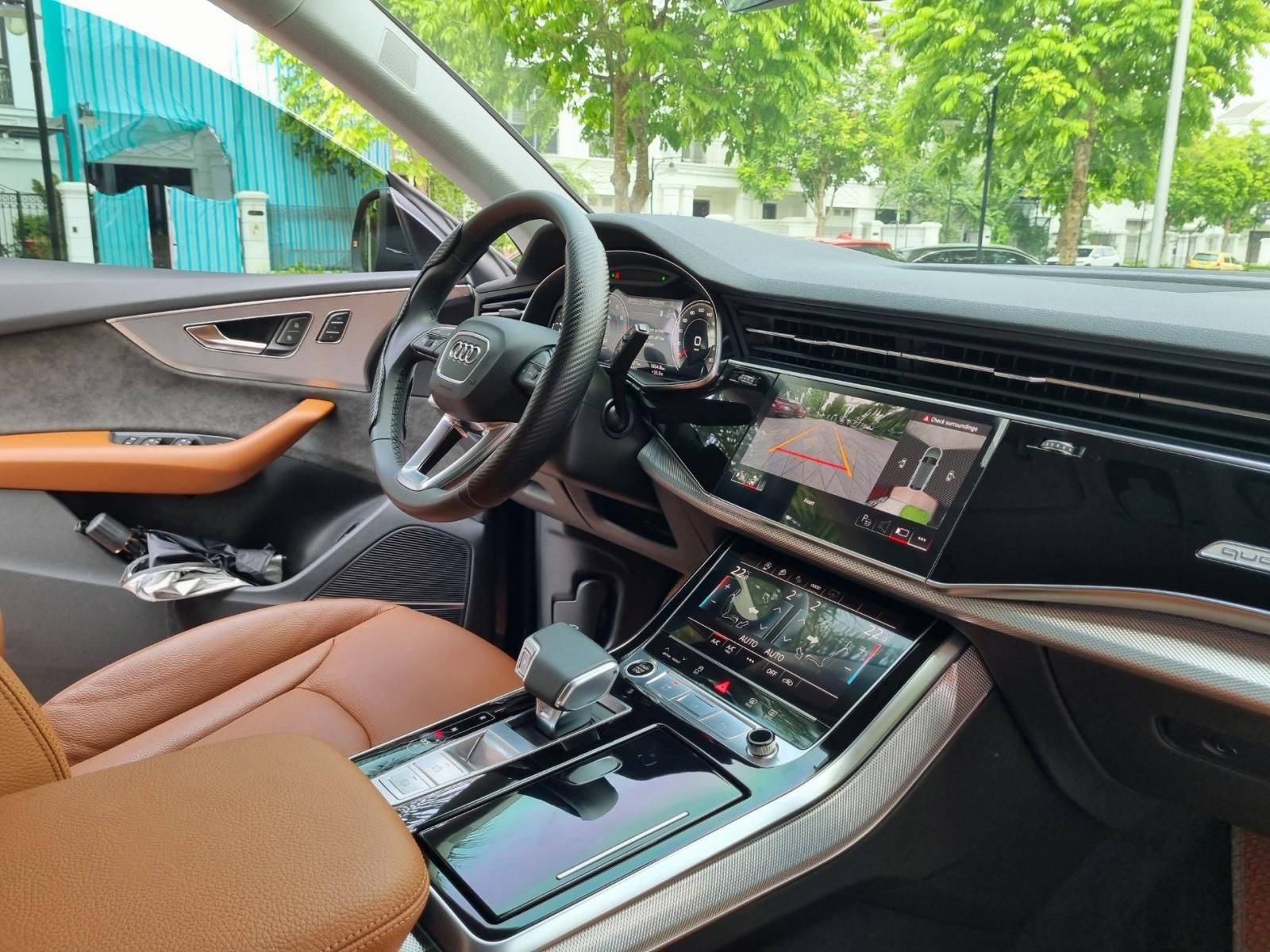 Audi Q8 2021 - Màu đen, nội thất nâu