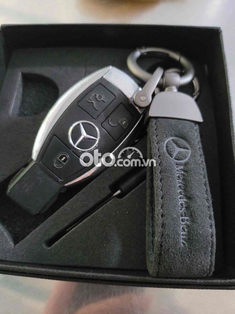 Mercedes-Benz C63 cần bán mer form xe thể thao C63 giá chỉ 395tr 2012 - cần bán mer form xe thể thao C63 giá chỉ 395tr