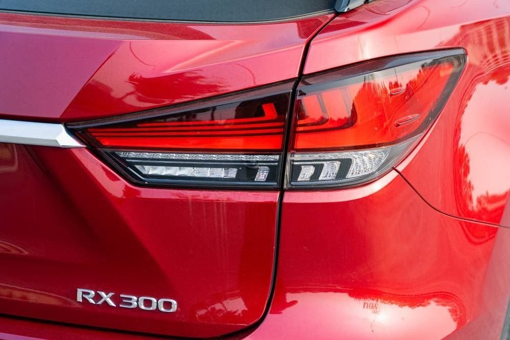 Lexus RX 300 2020 - Màu đỏ, xe nhập số tự động