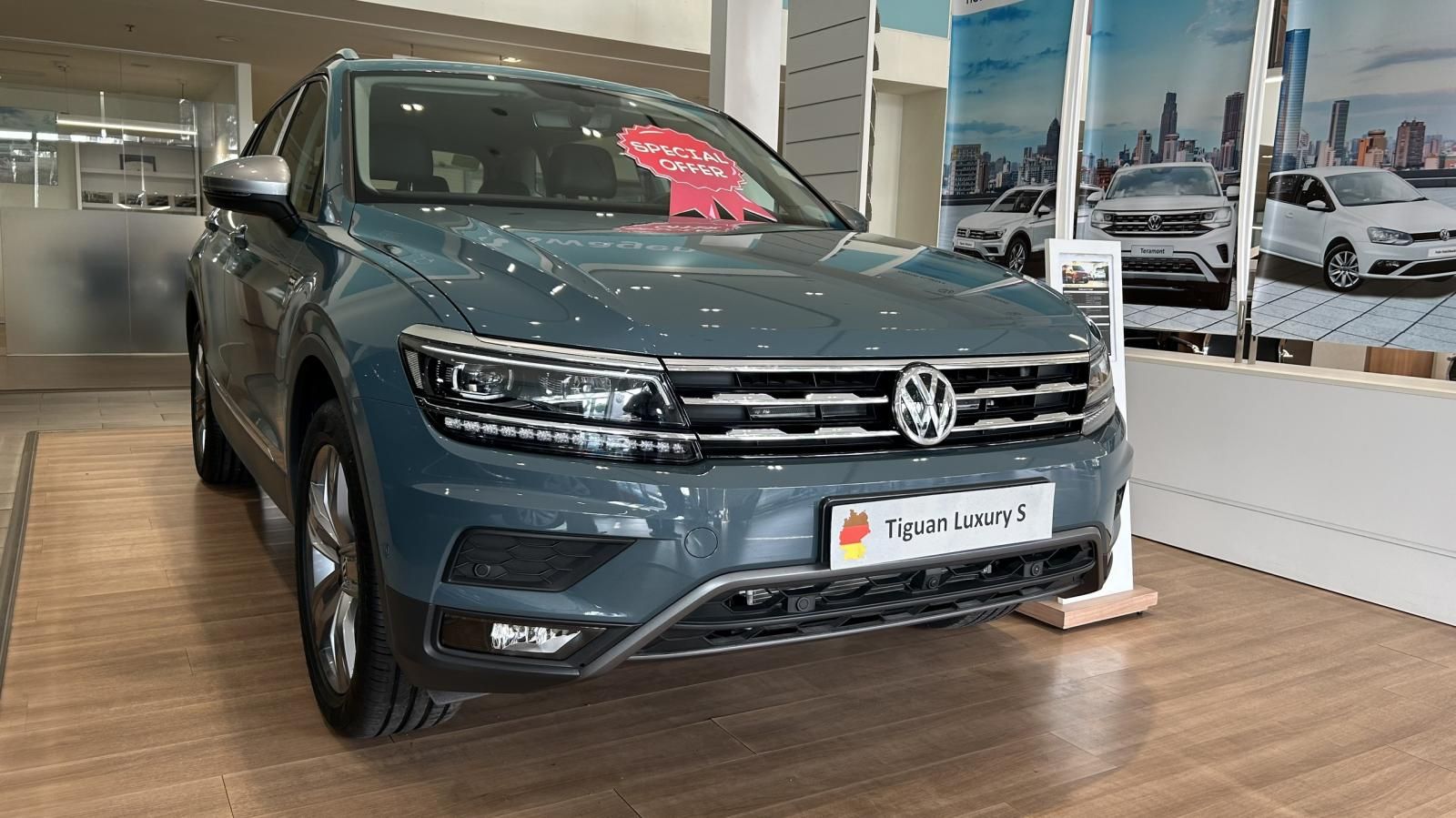 Volkswagen Tiguan 2022 - Xanh petro, nội thất đen, nhập khẩu, mới 100%