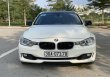 BMW 320i 2013 - Cần bán lại xe màu trắng giá 590 triệu tại Hà Nội