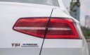 Volkswagen Passat 2017 - Bán Volkswagen Passat, màu trắng, xe Đức nhập khẩu, trả trước 500 triệu