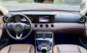 Mercedes-Benz 2017 - Xe màu đỏ