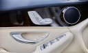 Mercedes-Benz GLC 200 2022 - Màu trắng, nội thất kem