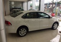 Volkswagen Polo 2016 - Xe nhập Đức Volkswagen Polo Sedan đời 2016, màu trắng. Hỗ trợ vay ngân hàng 80% giá 652 triệu tại Bình Phước