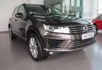 Volkswagen Touareg GP 2017 - Bán xe Touareg 3.6, V6 cỡ lớn, phong cách Châu Âu, LH: 0944064764 có giá tốt giá 2 tỷ 399 tr tại Tp.HCM