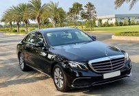 Mercedes-Benz E class  E200   2018 - Cần bán lại xe Mercedes E200 năm sản xuất 2018, màu đen như mới giá 1 tỷ 650 tr tại Bình Phước