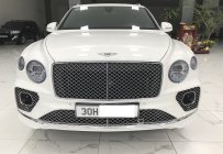 Bán xe Bentley Bentaga 2022. Vừa bấm biển xong, lăn bánh 1.500Km chính chủ màu trắng giá 123 triệu tại Hà Nội