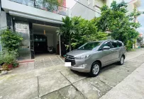 Hãng khác Xe chuyên dụng 2.0E 2020 - Tôi cần bán chiếc xe ô tô Toyota Innova 2.0E 2020 màu vàng đồng giá 445 triệu tại Hà Nội