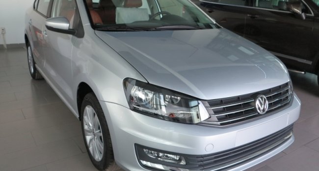 Hãng khác Xe du lịch 2015 - Bán Volkswagen Polo năm 2015, màu bạc, xe nhập