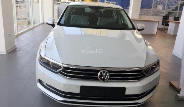 Volkswagen Passat 2018 - Bán xe hạng sang Volkswagen Passat Bluemotion Comfort năm 2018, màu trắng, xe mới 100%
