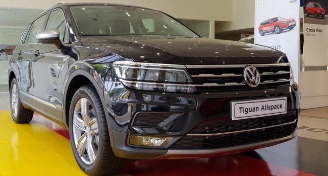 Volkswagen Tiguan 2018 - Cần bán xe Volkswagen Tiguan Highline màu đen, xe Đức nhập, giảm trực tiếp 207 triệu